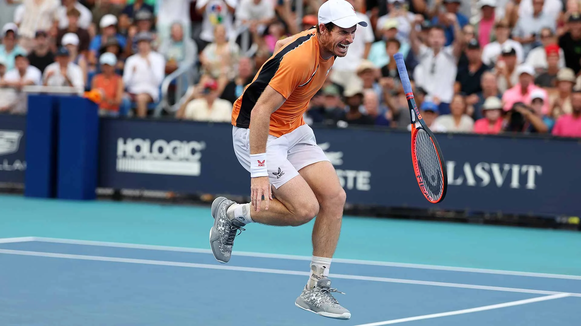 Murray set for long spell out with ankle injury