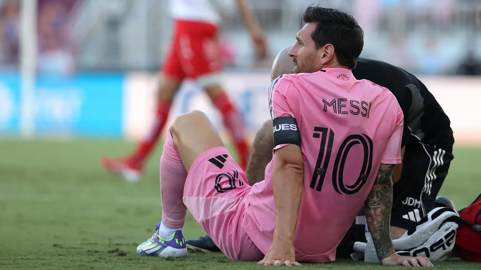 Lionel Messi suffers hamstring injury as Inter Miami advances in Leagues Cup penalty shootout