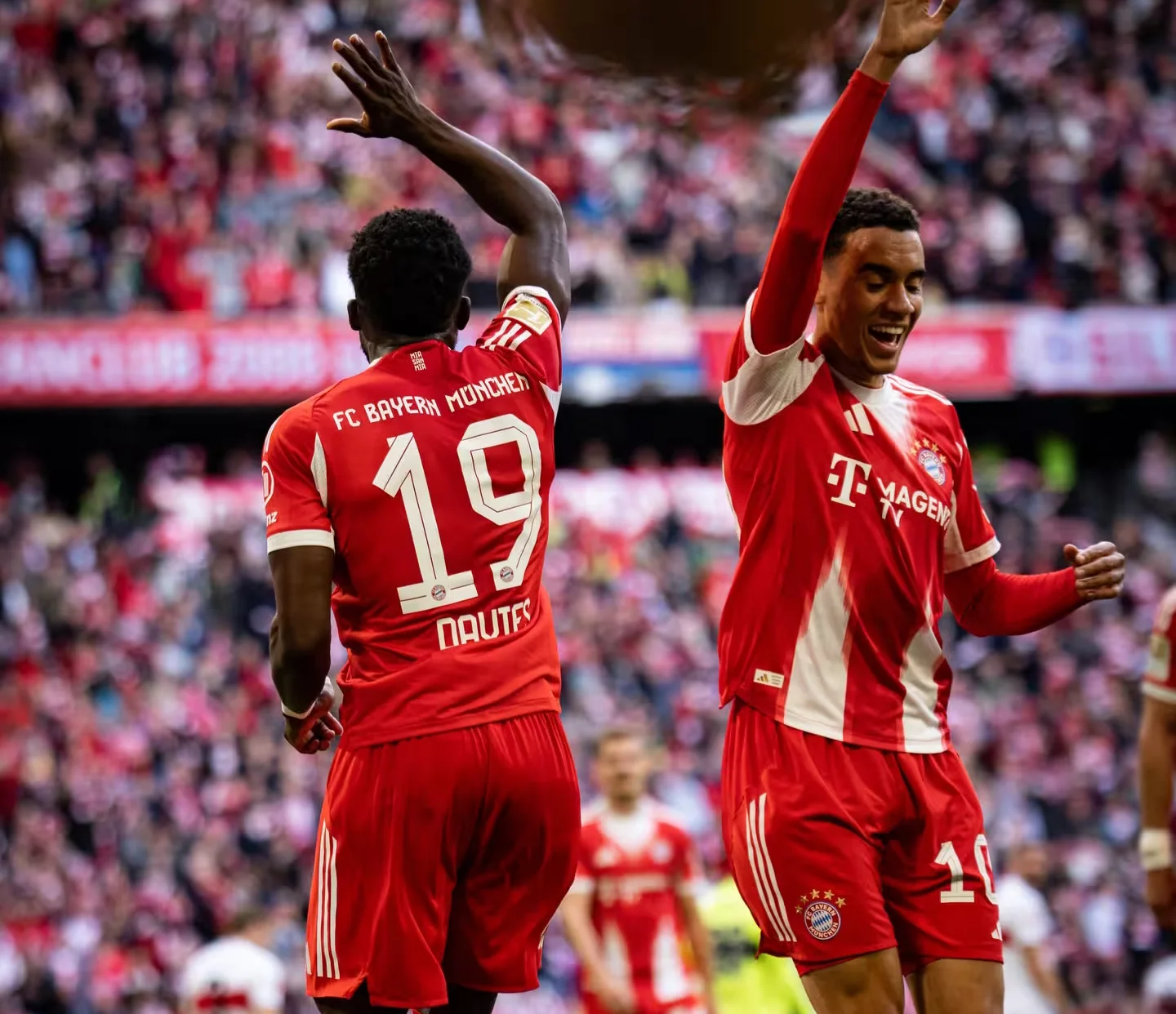 Bayern Munich beat Stuttgart to clinch 35th Bundesliga title
