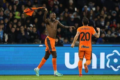 Inter Milan beat Napoli 3-0 to top Serie A