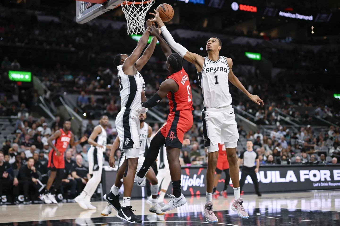 Victor Wembanyama powers Spurs to 117-103 Victory Over Rockets