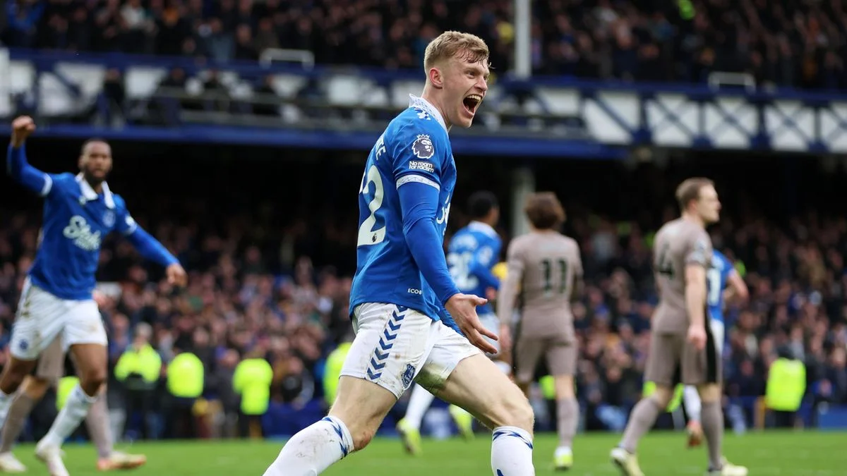 Everton 2-2 Tottenham: Late Branthwaite header rescues point for hosts