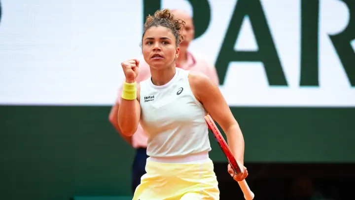 Paolini stuns Rybakina to reach French Open semis
