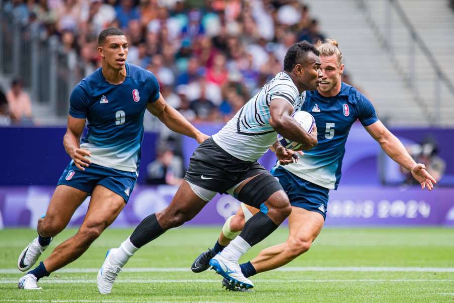 Fiji defeats France in Olympic rugby sevens as quarter-finals loom