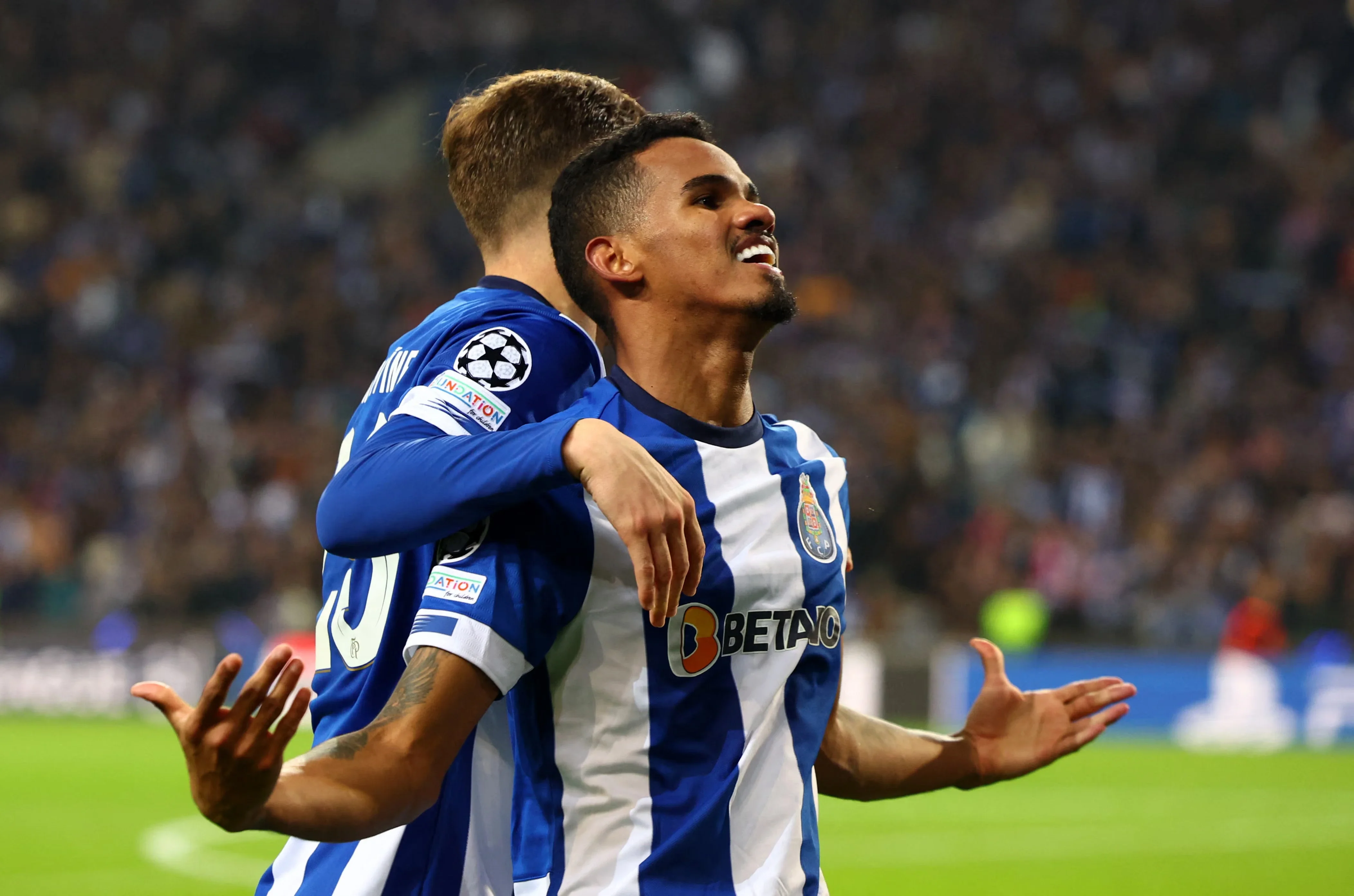 Last-gasp Galeno strike sees Porto take slender lead in Champions League Round of 16 tie with Arsenal
