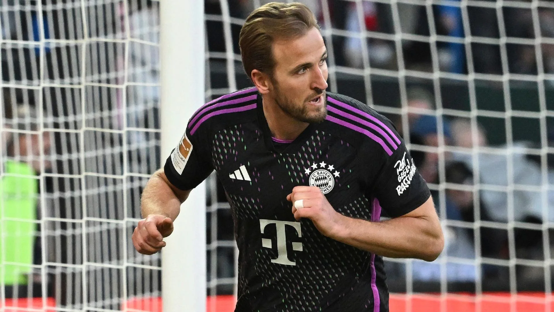 Augsburg 2-3 Bayern Munich: Harry Kane on target as defending champions close in on league leaders
