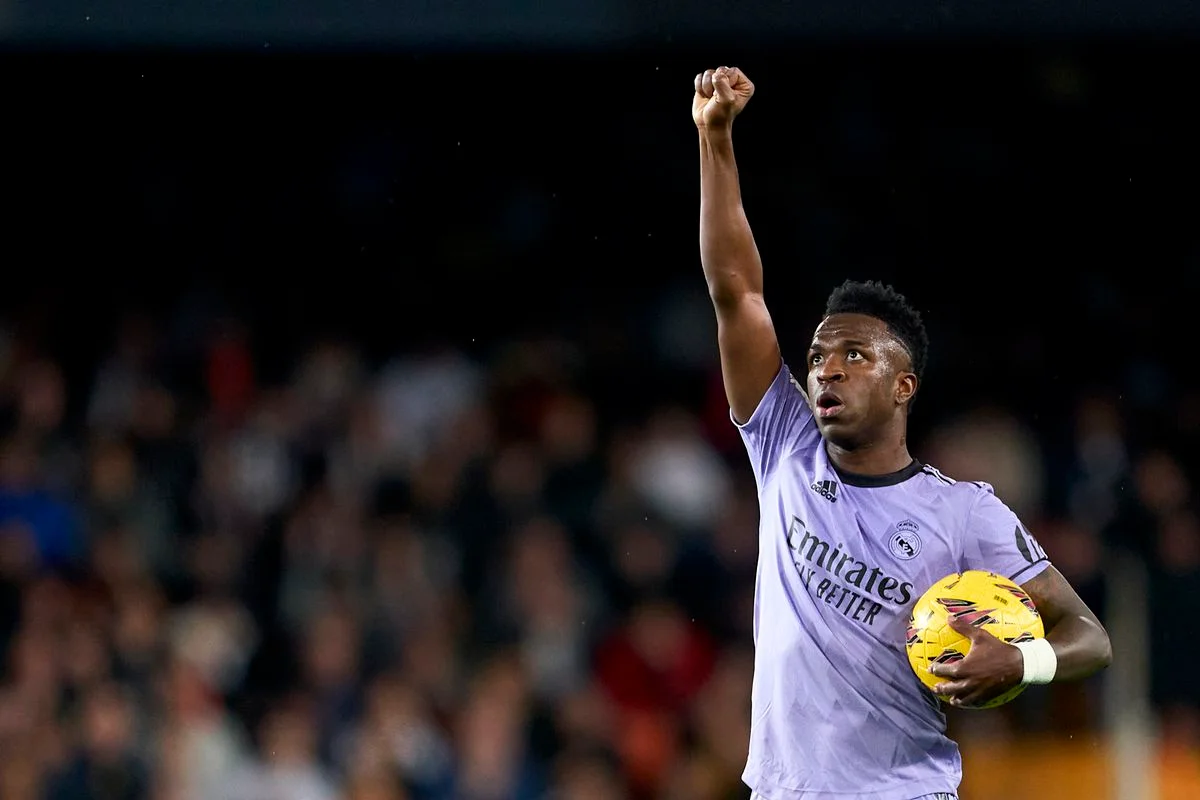 Valencia 2-2 Real Madrid: Vinicius' double rescues draw for league leaders