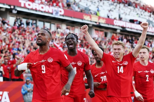 Cyle Larin saves Canada in 1-1 draw with Bosnia at World Cup opener