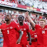 Cyle Larin saves Canada in 1-1 draw with Bosnia at World Cup opener