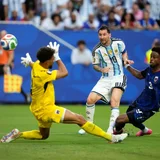 Argentina survive Cabo Verde scare to reach Round of 16