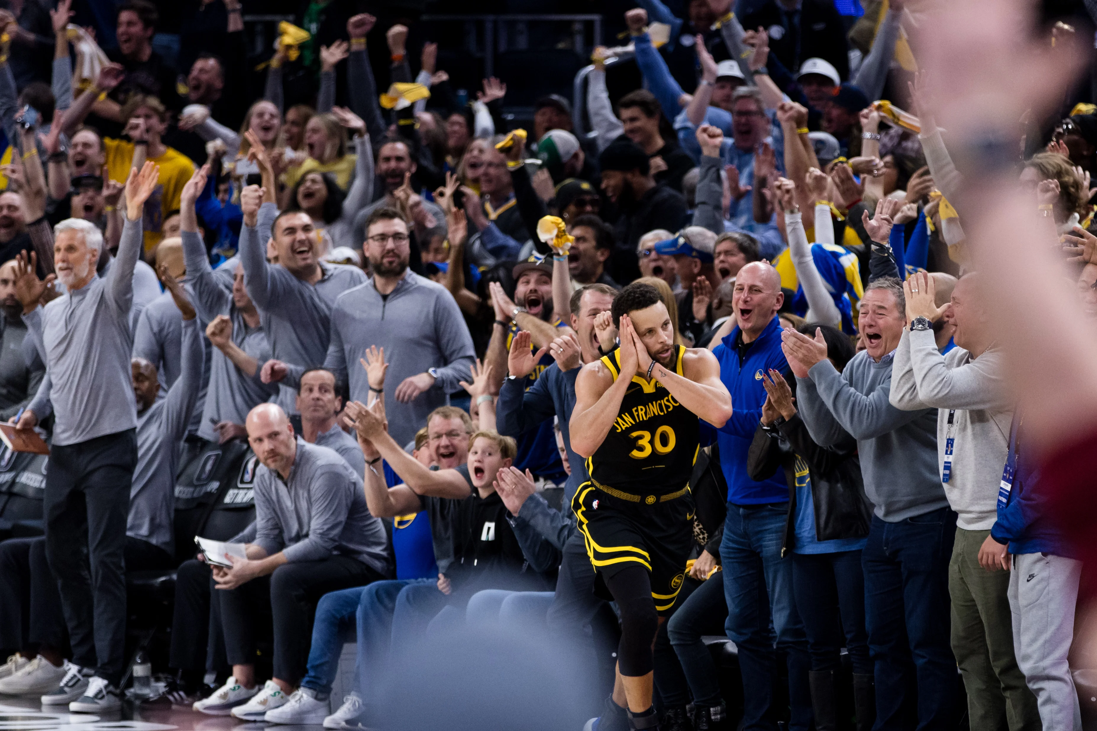 Stephen Curry scores 33 points to lead Warriors past Celtics 132-126 in overtime