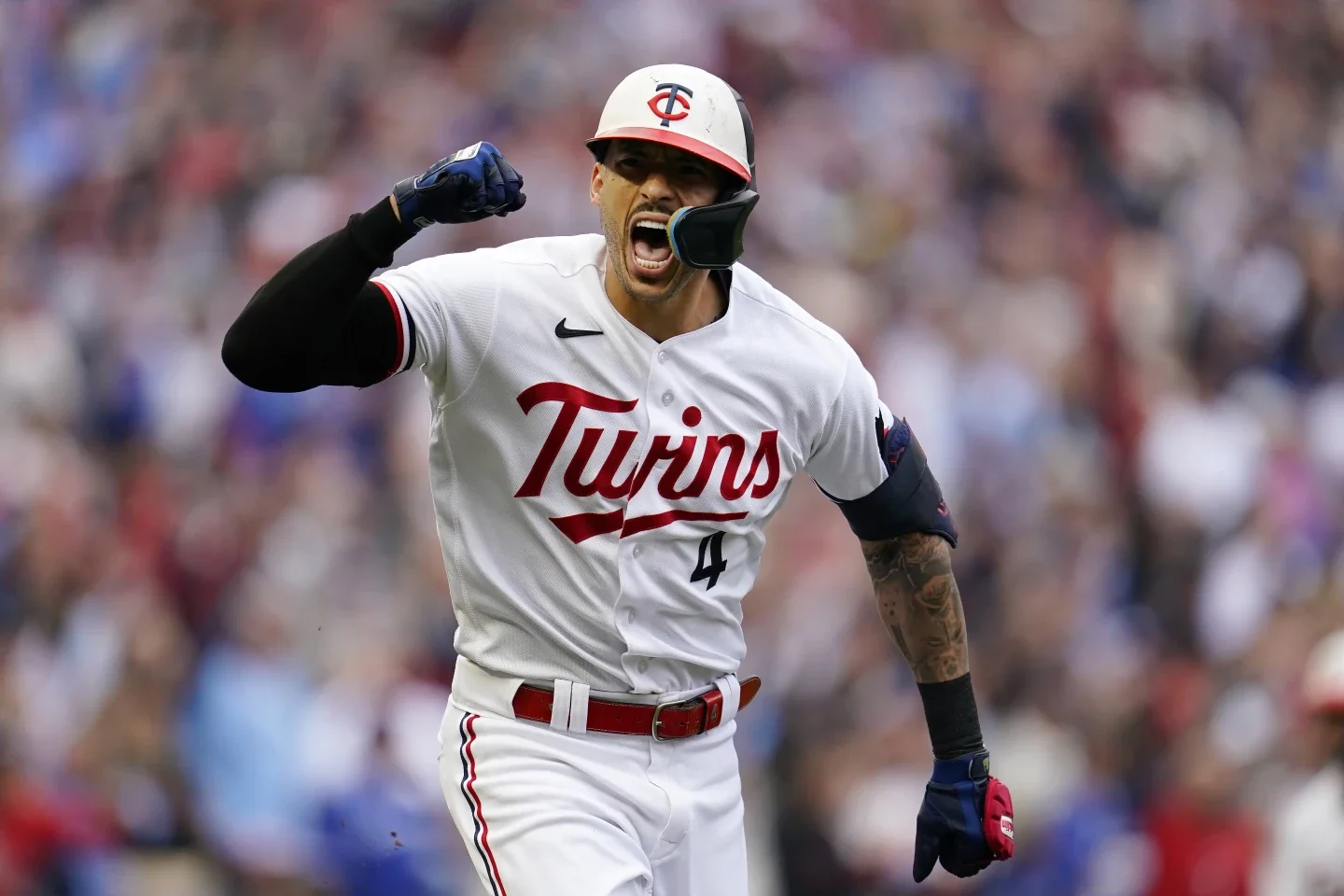Twins Sweep Blue Jays 2-0, Advance to AL Division Series After 21-Year Wait