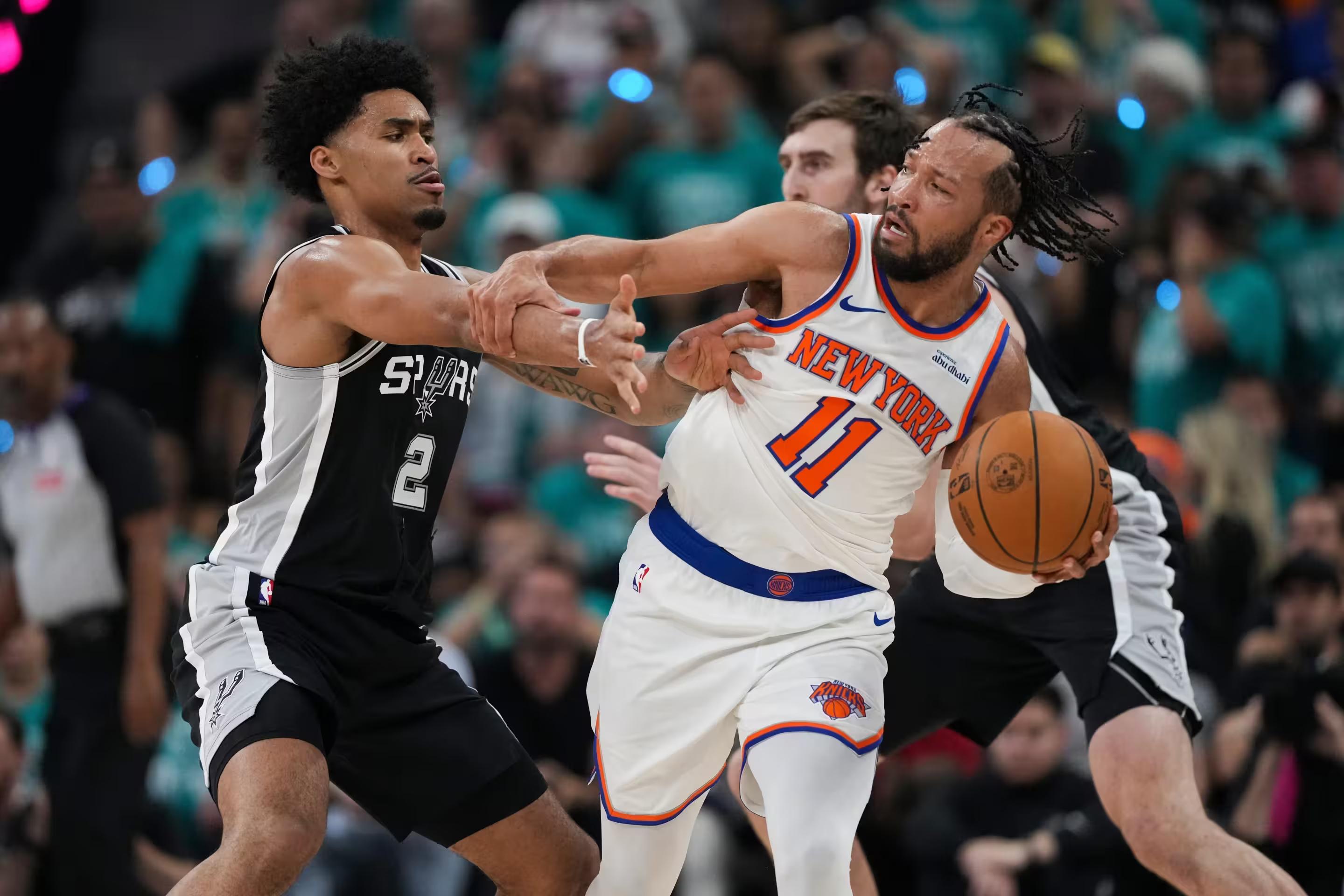 NBA Finals: Knicks overcome 14-point deficit to beat Spurs in Game 1