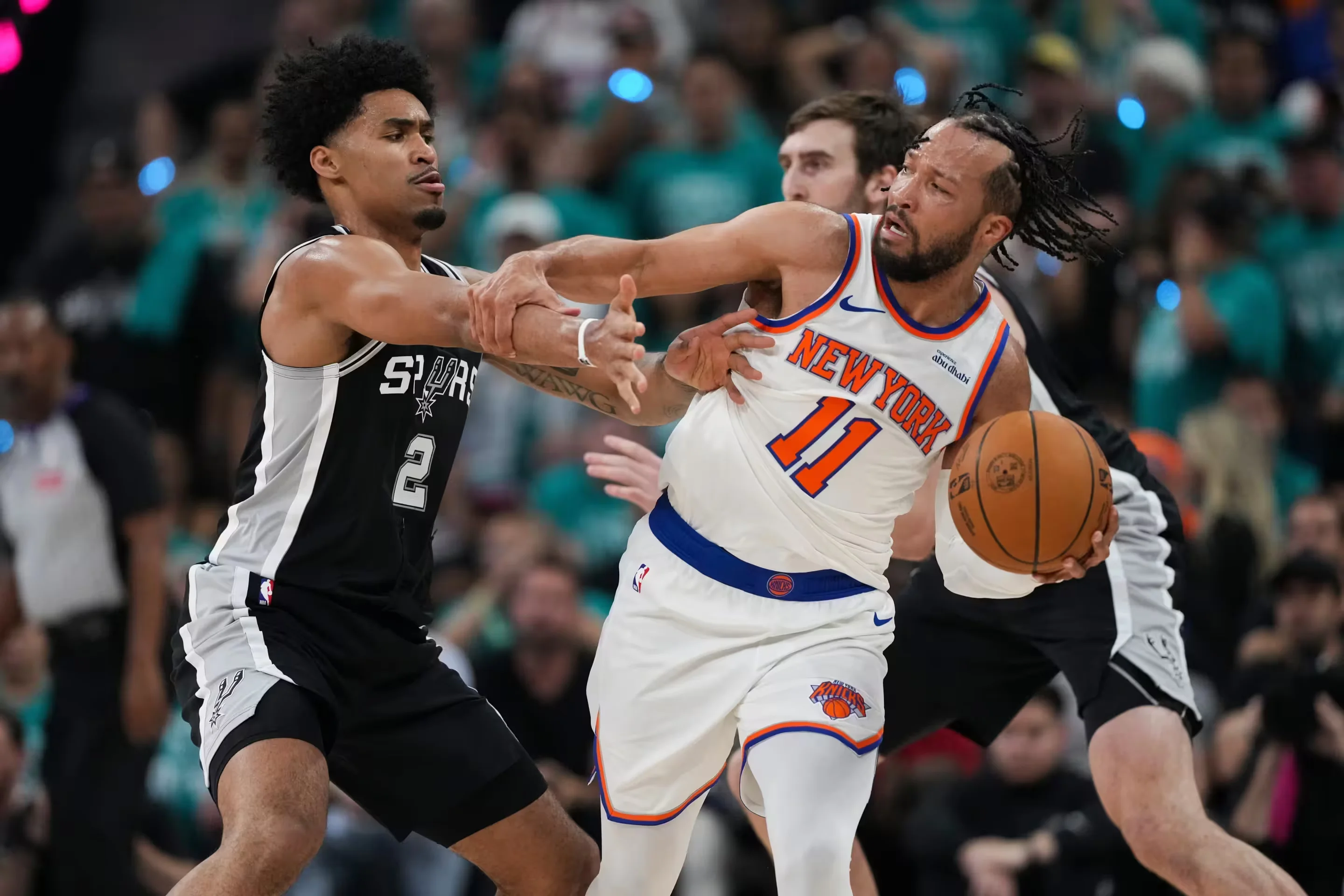 NBA Finals: Knicks overcome 14-point deficit to beat Spurs in Game 1