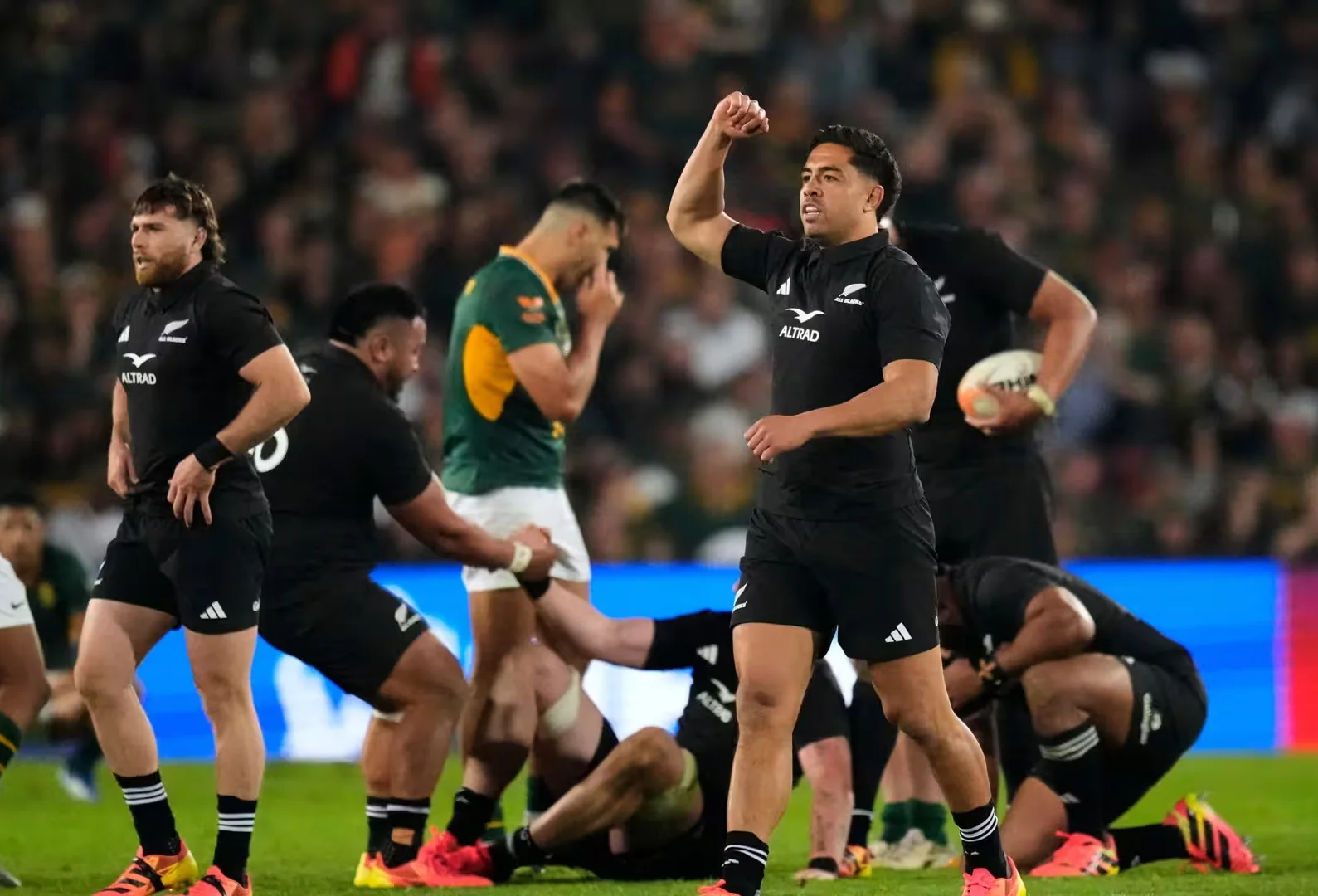 All Blacks stun Springboks in 33-16 Ellis Park rout