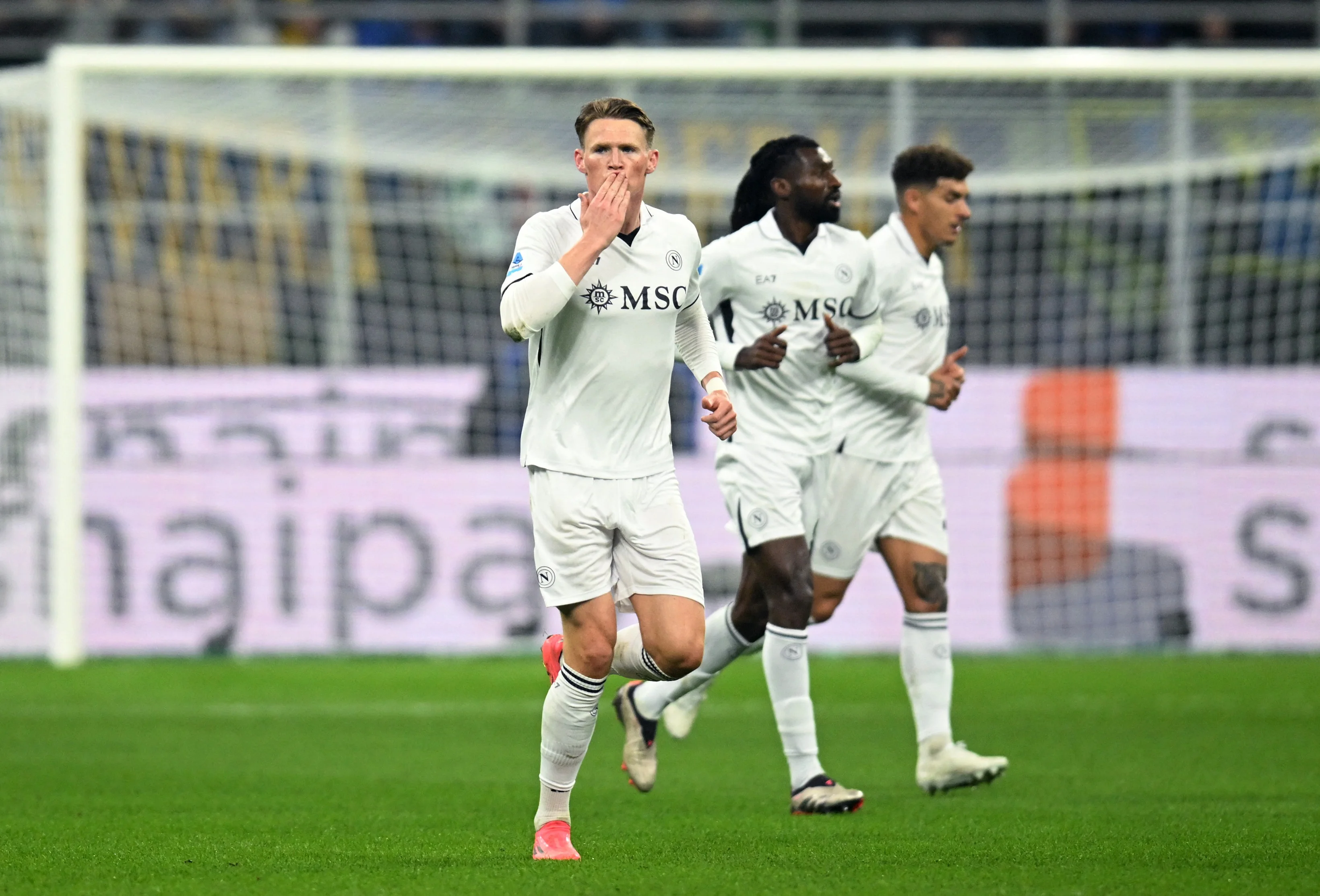 Inter Milan 1-1 Napoli: Partenopei stay top as title challengers share spoils in thrilling encounter