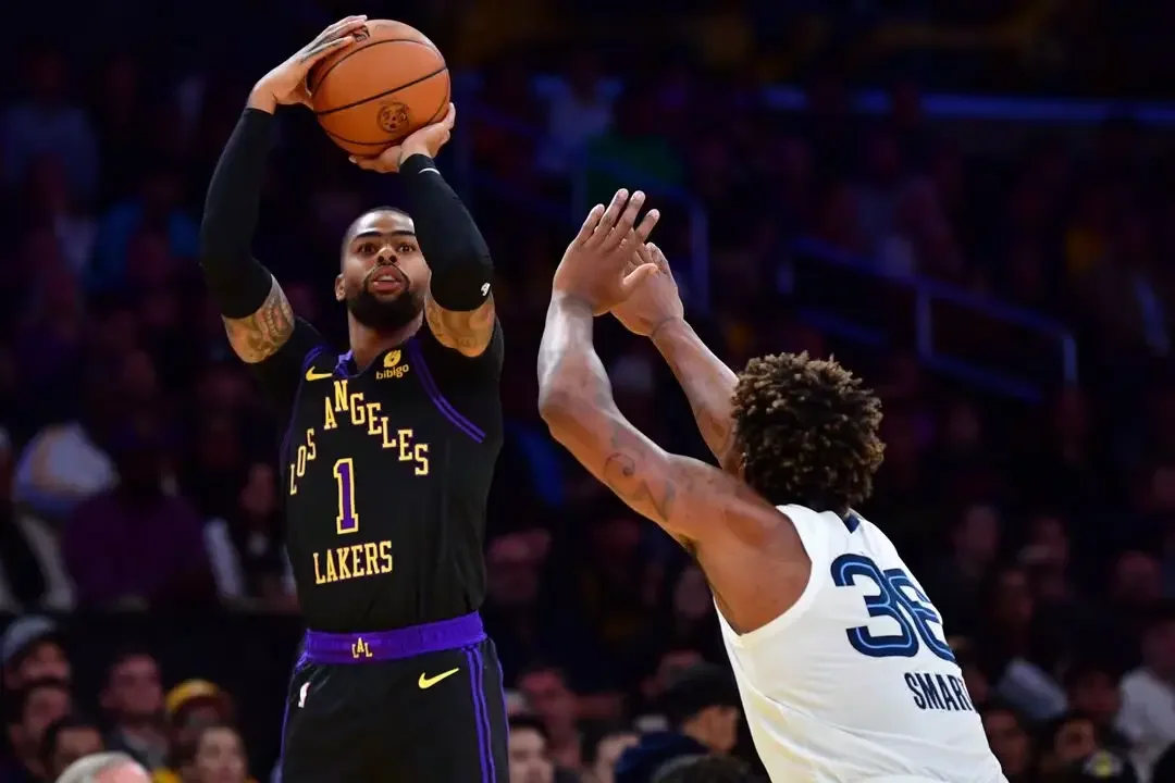 Russell, Lakers blow out Grizzlies