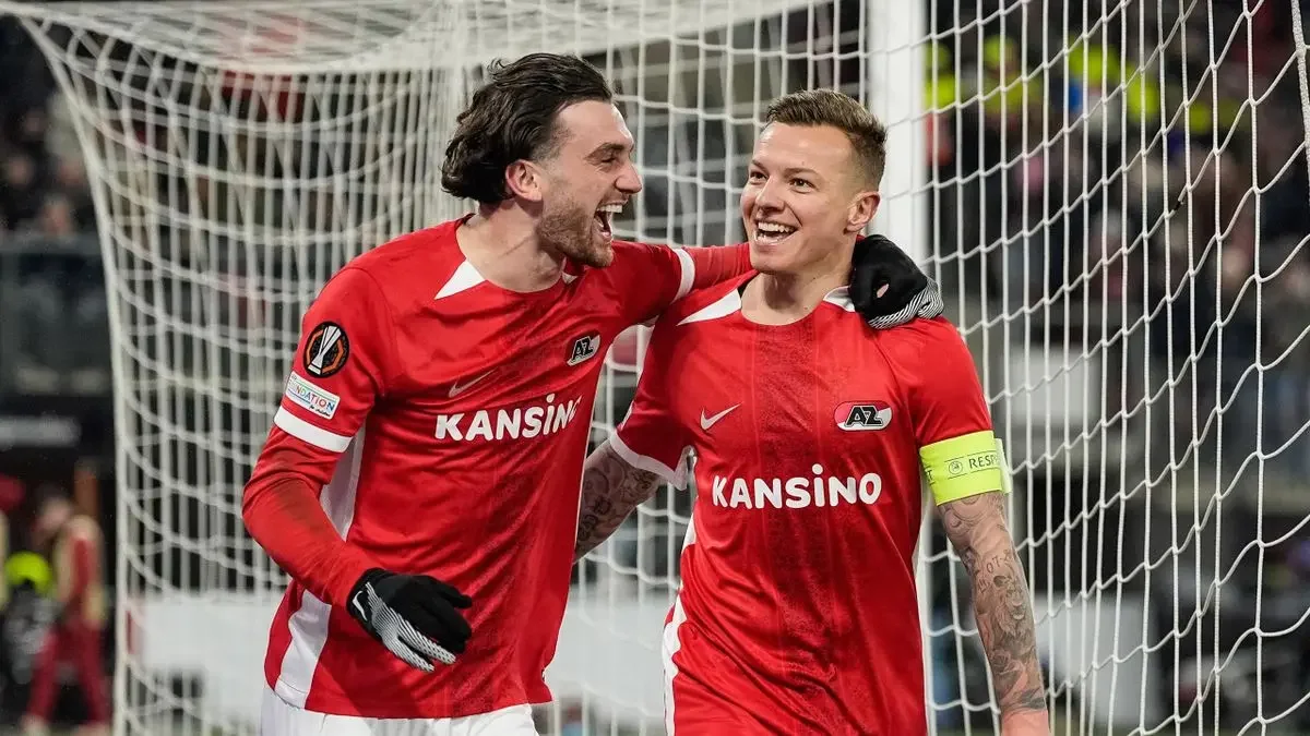 AZ Alkmaar 4-1 Galatasaray: AZ thrash 10-man visitors to take control of Europa League play-off tie