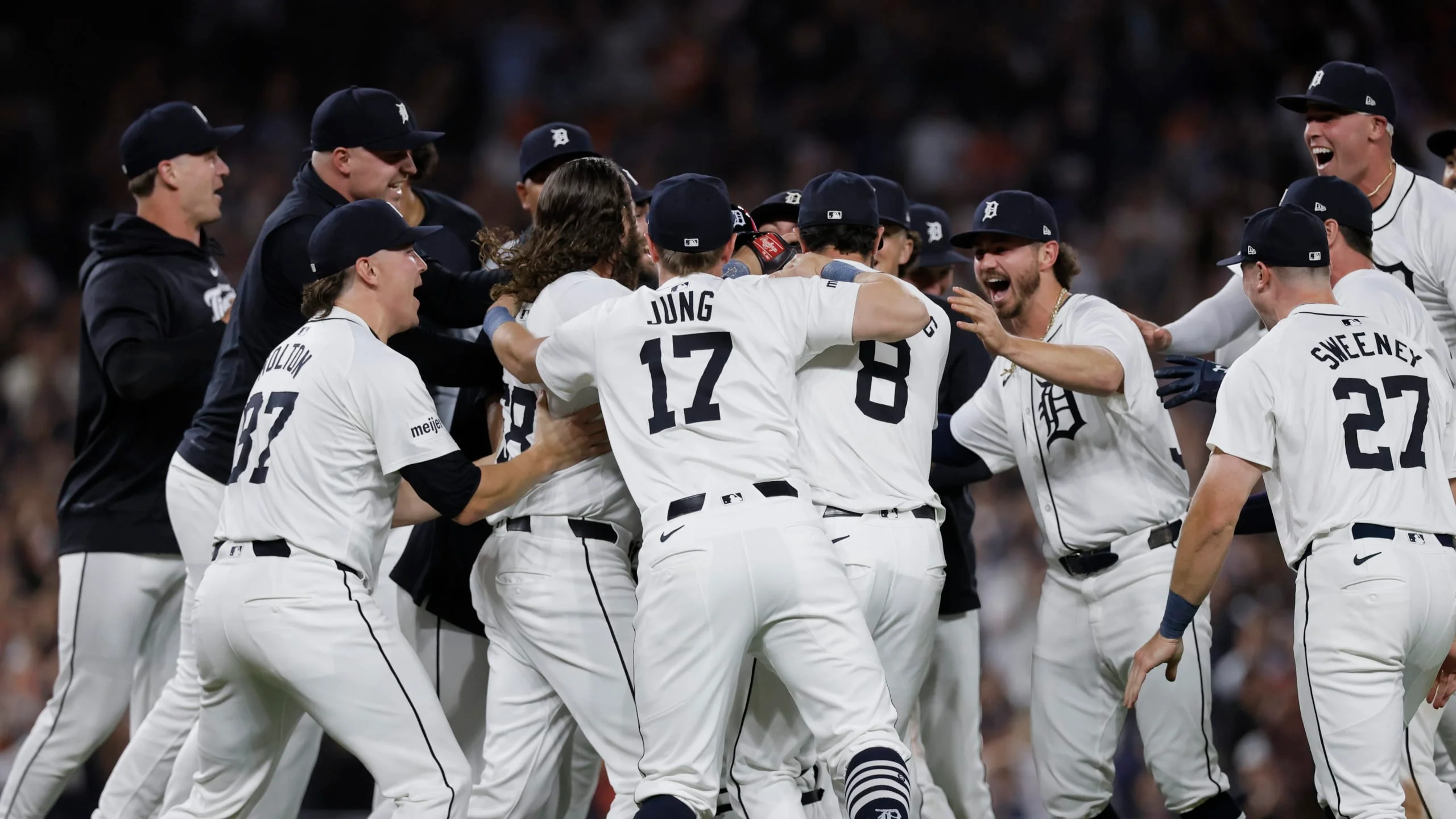 MLB Roundup: Royals bounce back against Yankees, Tigers dominate Guardians