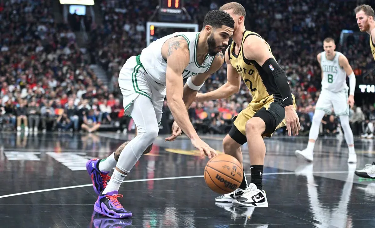 Boston Celtics edge pass Toronto Raptors