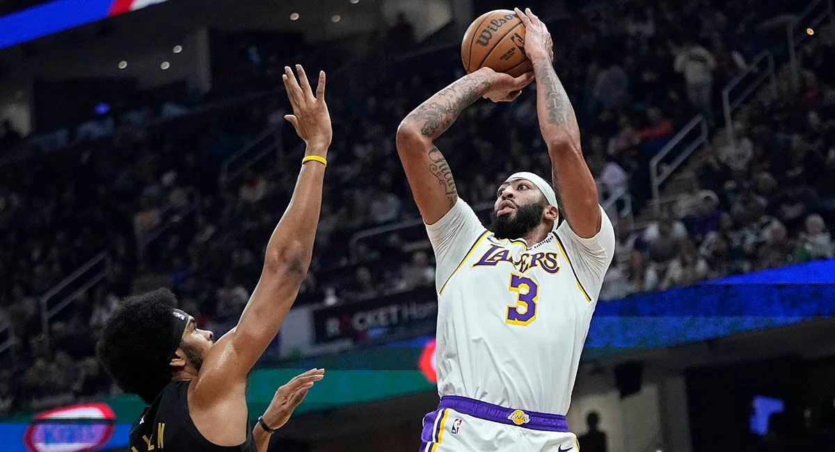 NBA roundup: Lakers edge Cavs on road, 76ers hold off Thunder