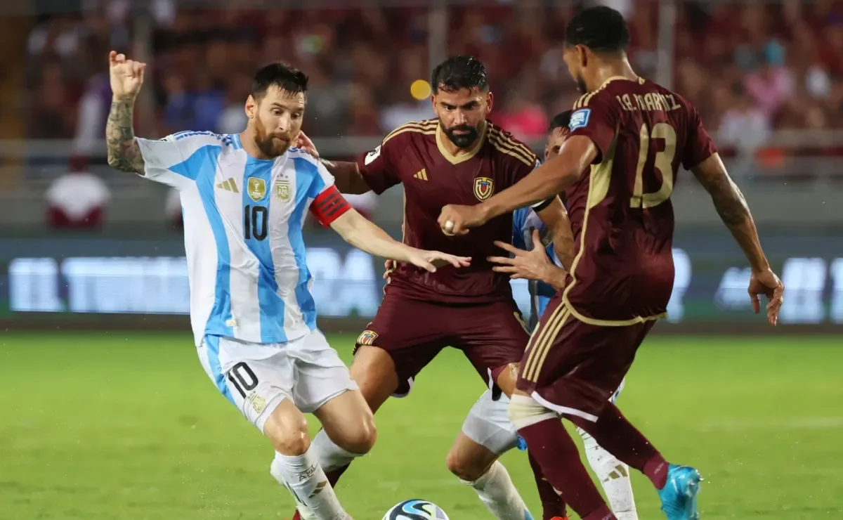 Venezuela hold Argentina to hard-fought draw on Lionel Messi's return