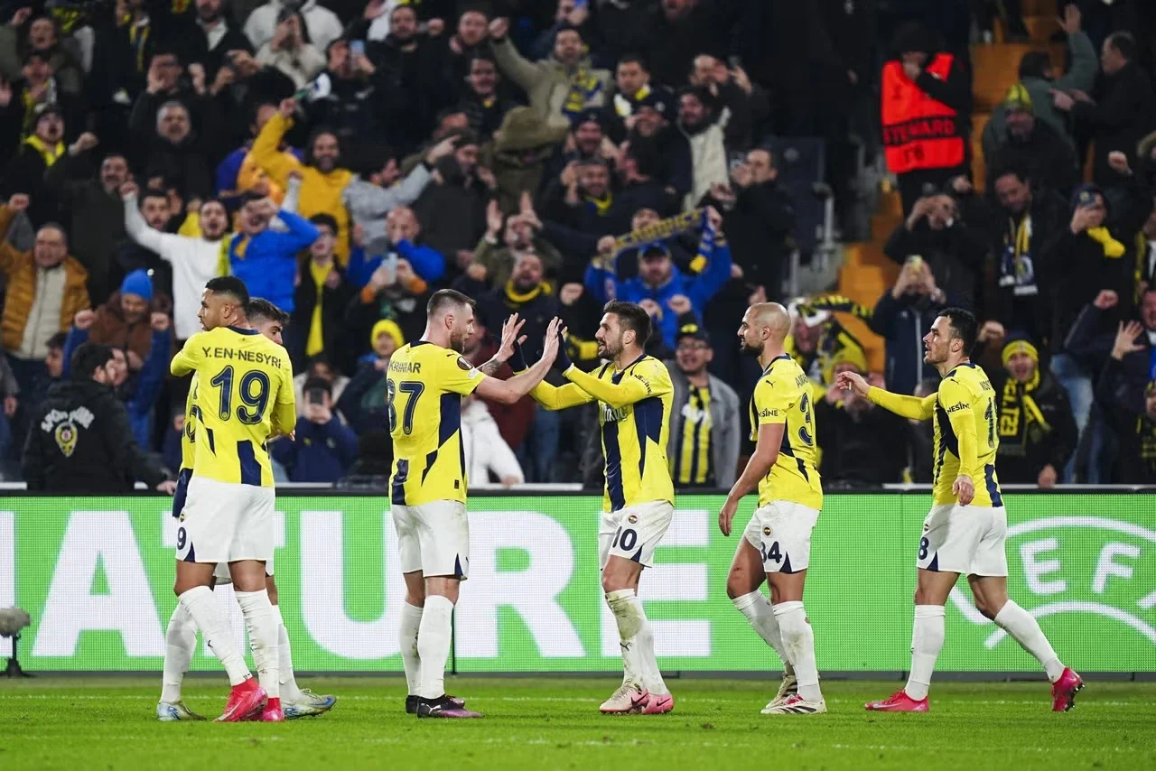 Fenerbahce 3-0 RSC Anderlecht: Hosts ease past Paars-wit to take control of Europa League play-off tie