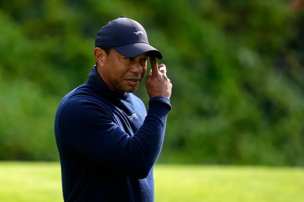 Woods withdraws due to illness in his first PGA Tour appearance since April.