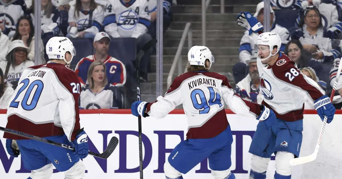 NHL roundup: Jets outlast Avalanche in high-scoring opening game
