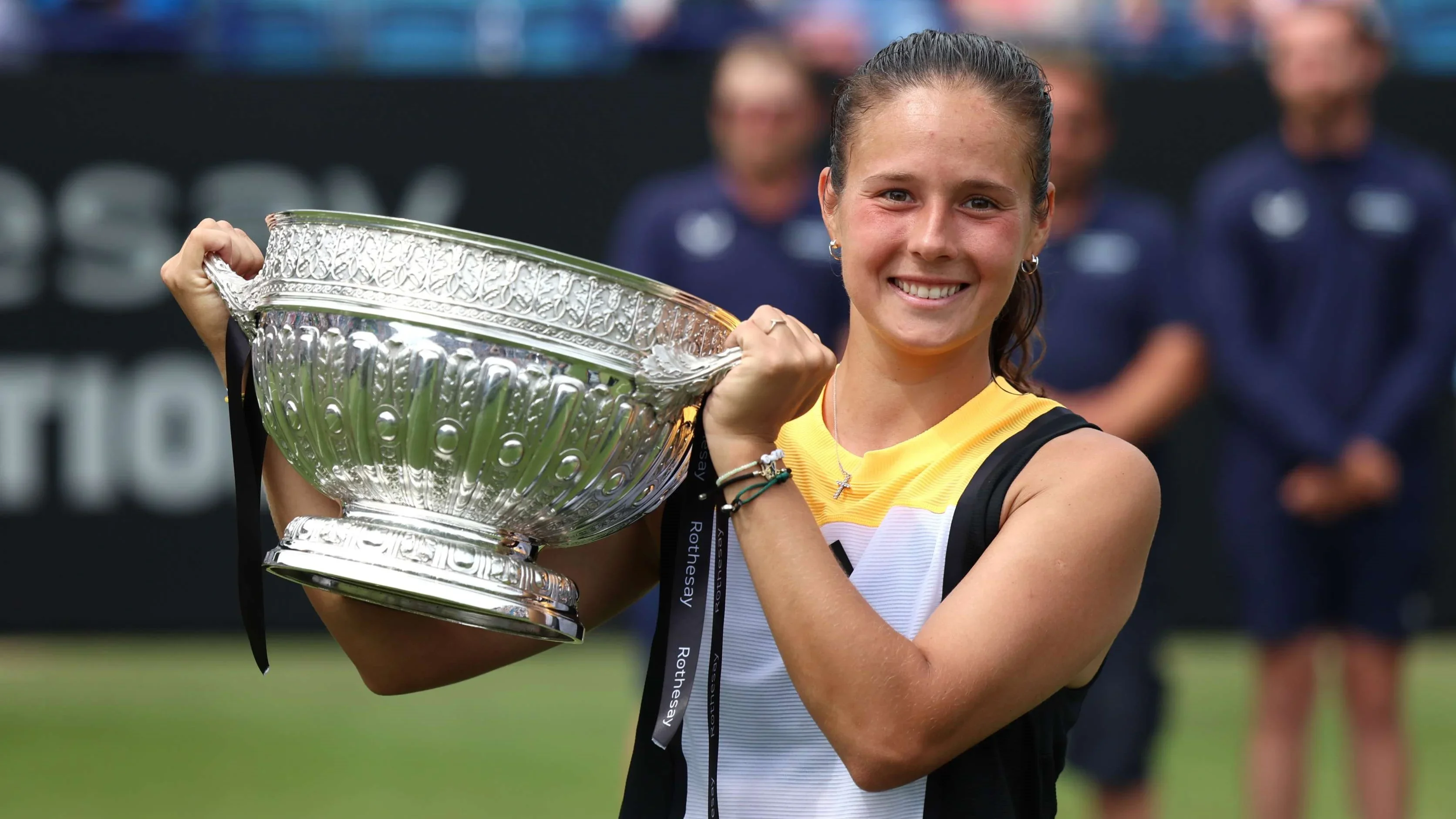 Kasatkina defeats Fernandez to win Eastbourne title