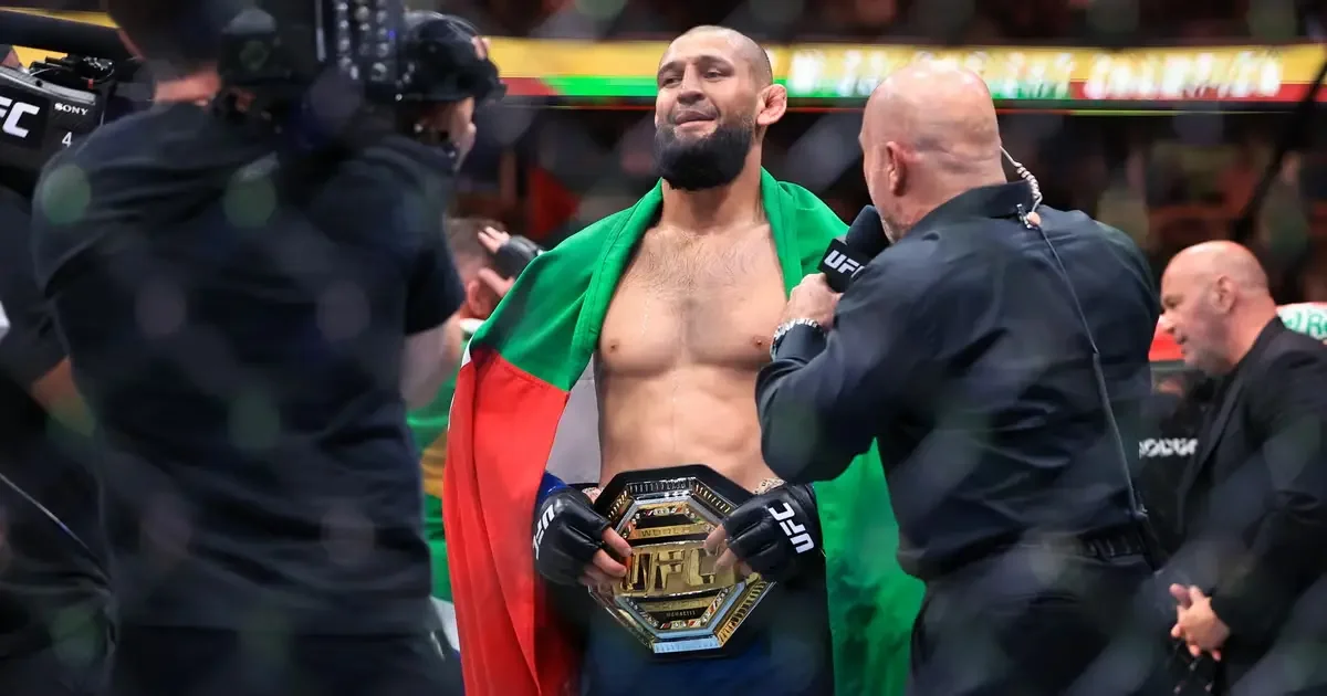 Chimaev dominates du Plessis to capture UFC middleweight title at UFC 319