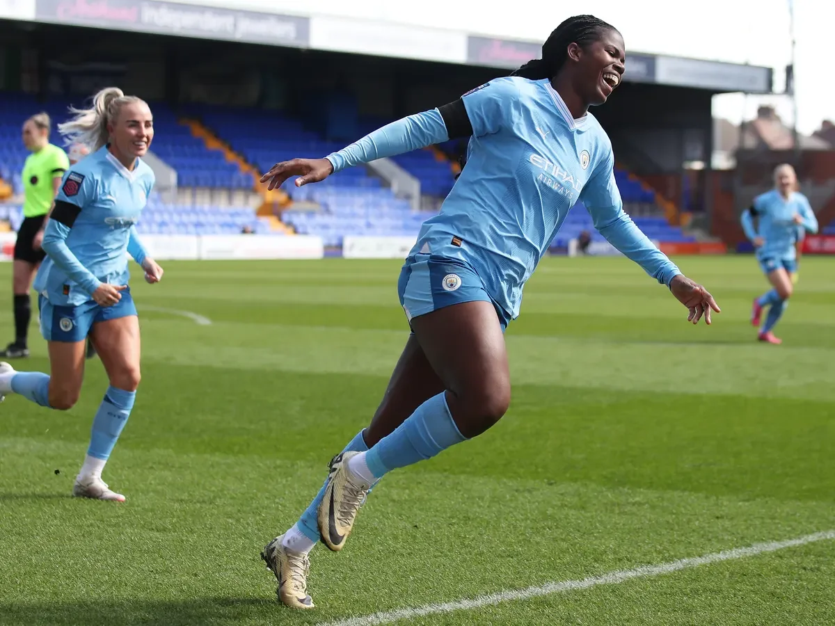WSL: Khadija Shaw scores twice as Man City thrash Liverpool to go top