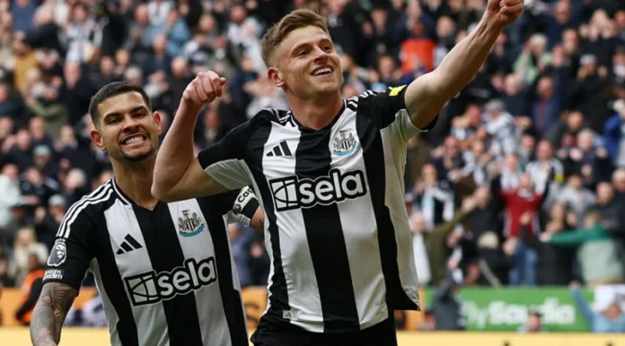 Newcastle hit Manchester United 4-1 to boost Champions League ambitions