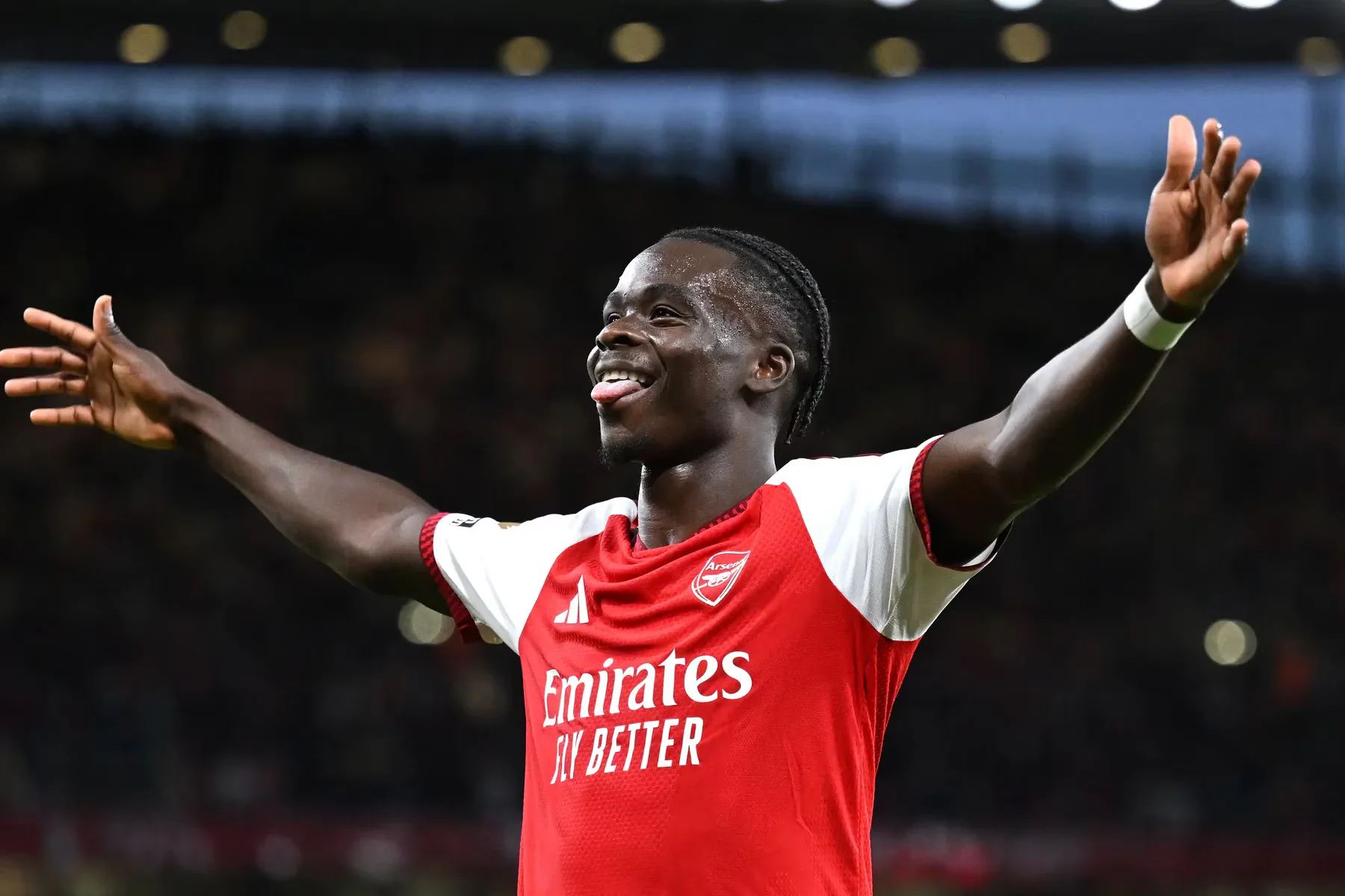 Arsenal begin Premier League title defence with 3-0 win over Coventry