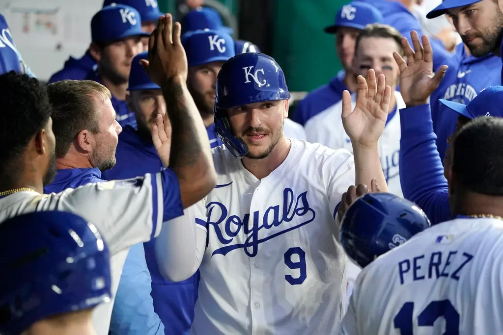 MLB roundup: Royals score seven runs in 3rd to beat Astros, Phillies edge Cardinals