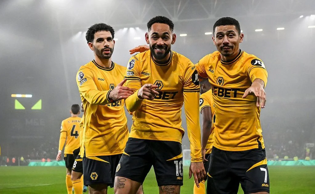Wolves 2-0 Manchester United: Cunha stars as Wolves defeat sorry 10-man Red Devils