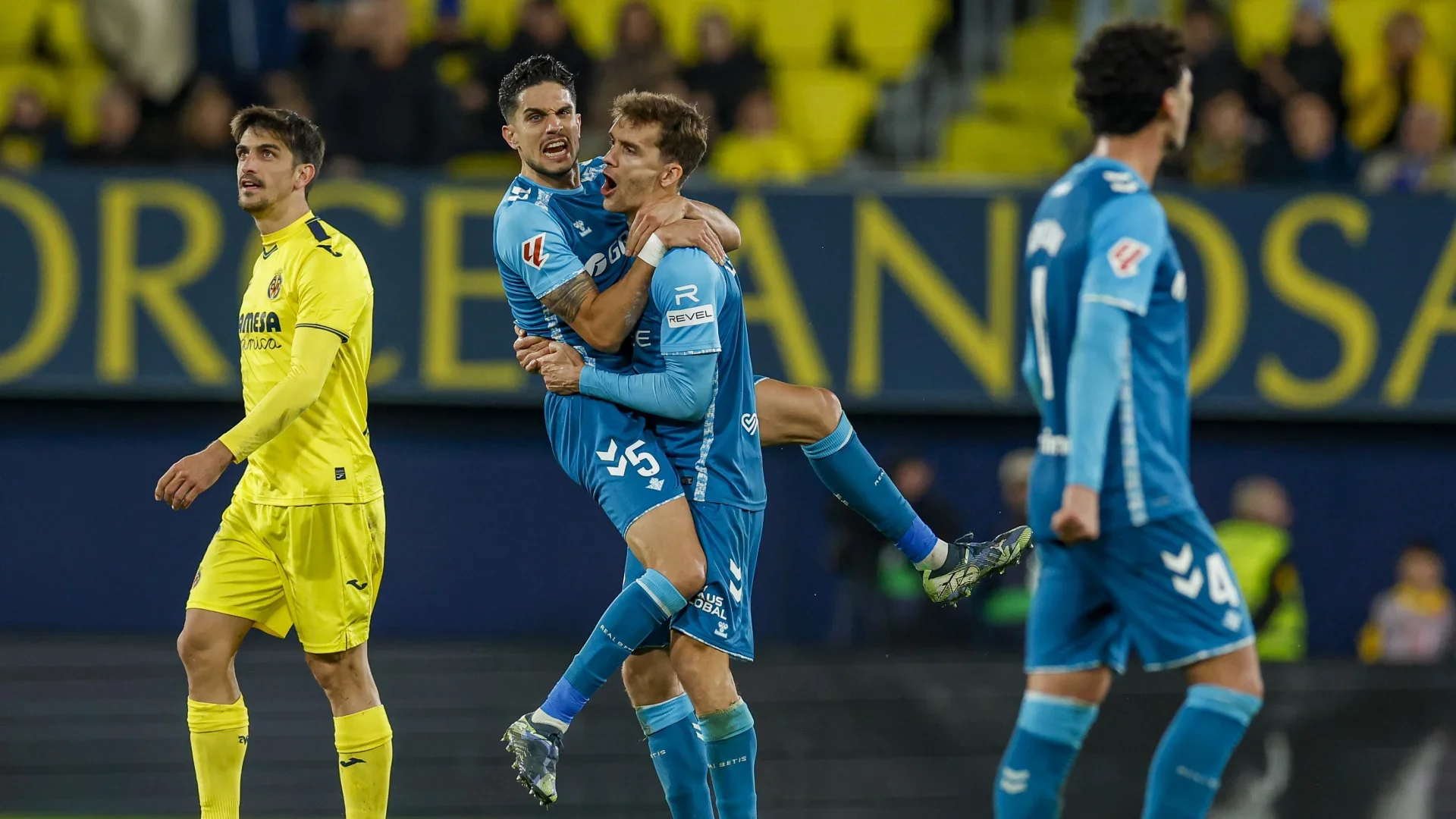 Villarreal 1-2 Real Betis: 10-man Betis hold on to defeat hosts