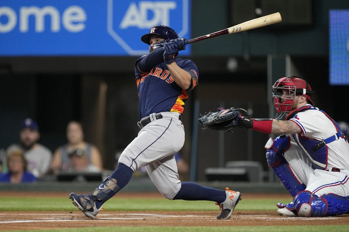 Altuve Hits Three Homers as Astros Crush Rangers 14-1