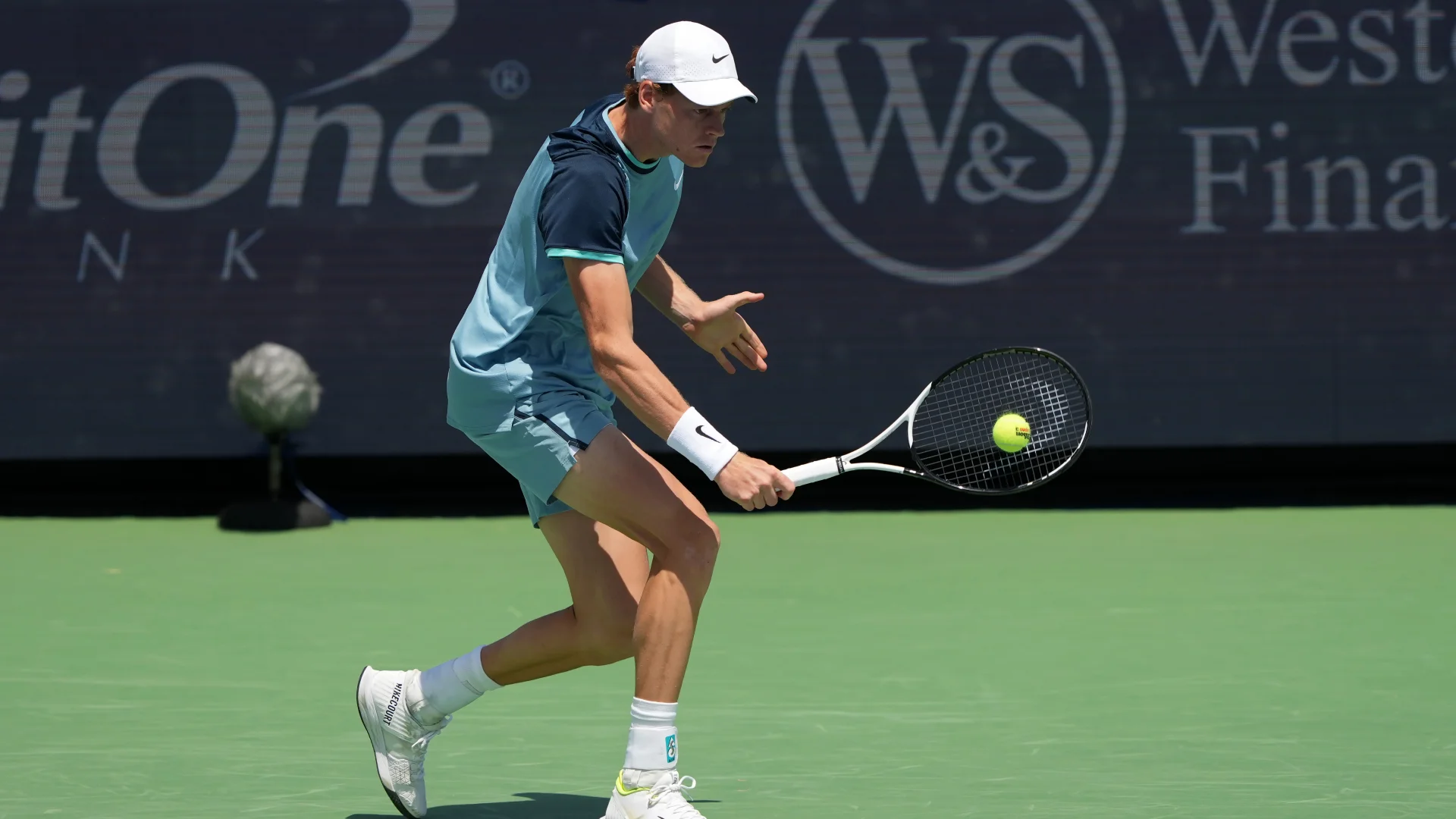 Jannik Sinner survives Alex Michelsen challenge to advance in Cincinnati