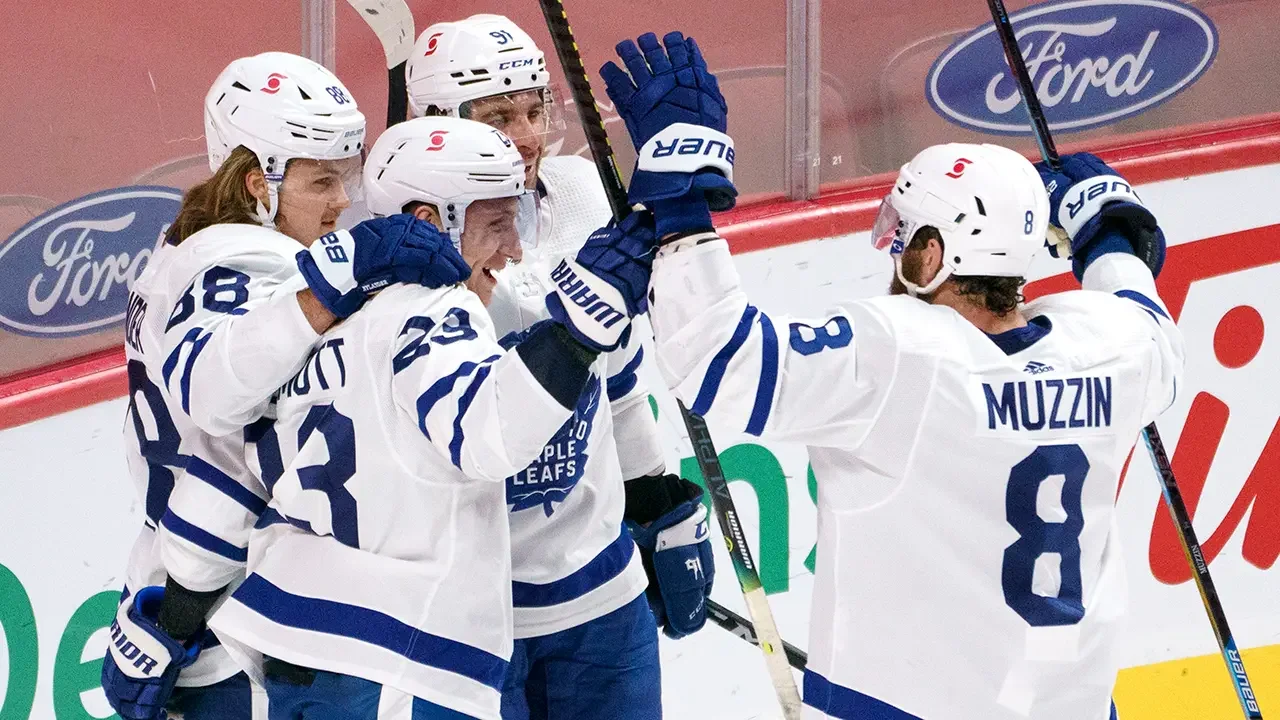 NHL roundup: Maple Leafs extend win streak to five, Johnston shines with hat-trick