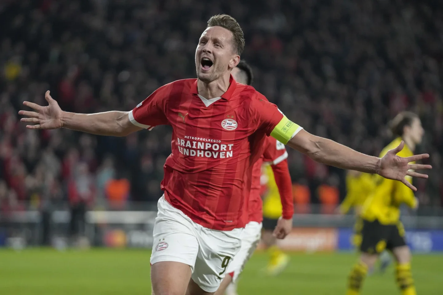 De Jong strike earns PSV Eindhoven 1-1 draw with Dortmund in Champions League round of 16