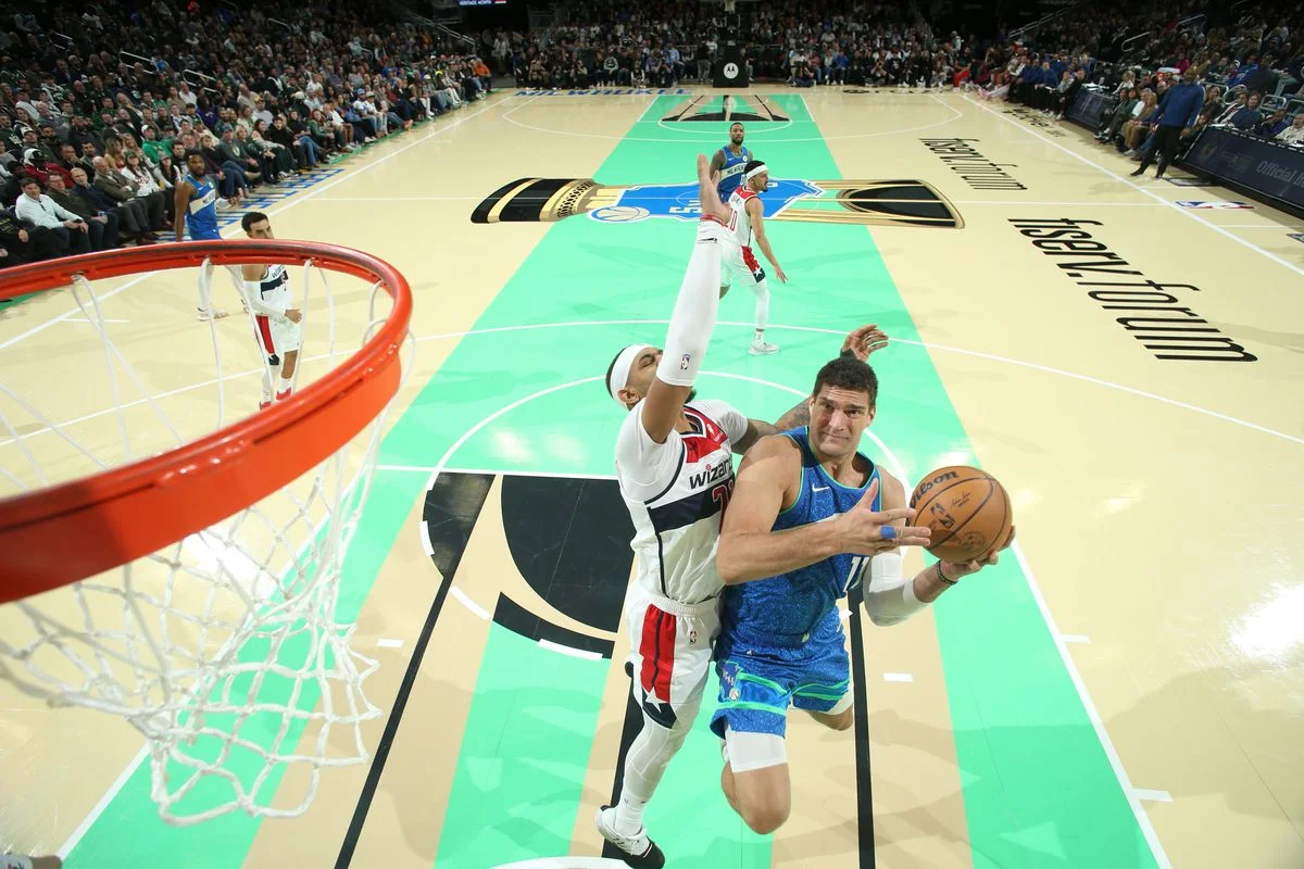 Lopez shines as Bucks defeat Wizards 131-128