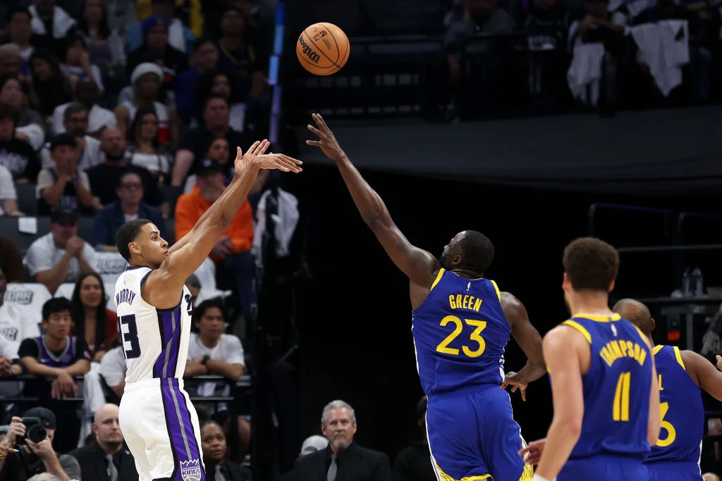 Keegan Murray, Kings defeat Warriors to advance in play-in