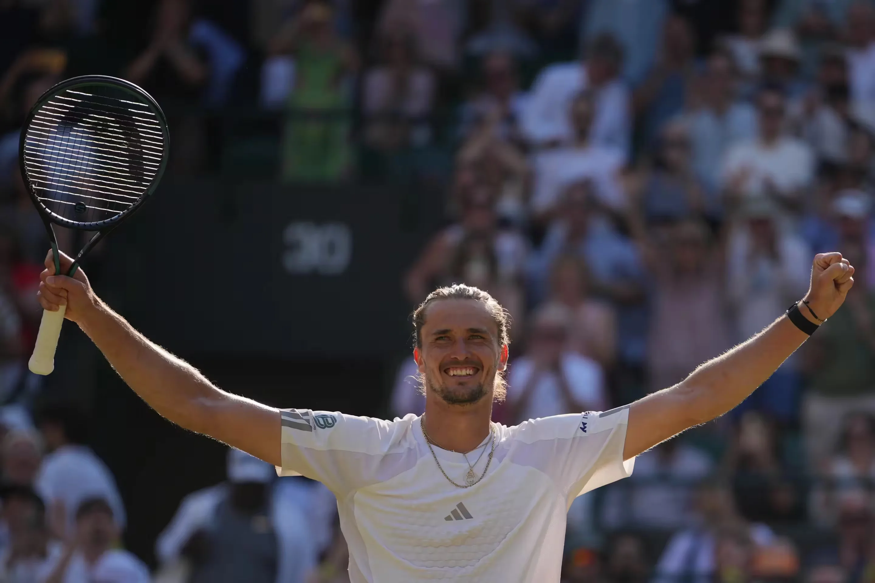 Alexander Zverev powers past injured Taylor Fritz to reach Wimbledon semi-finals