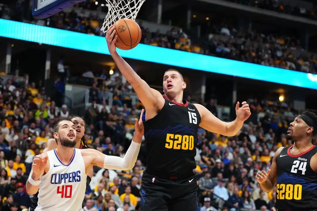 Jokic, Nuggets keep Clippers winless with Harden