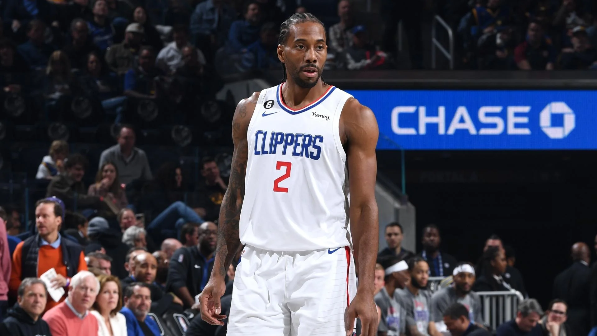 Los Angeles Clippers sign star forward Kawhi Leonard to contract extension