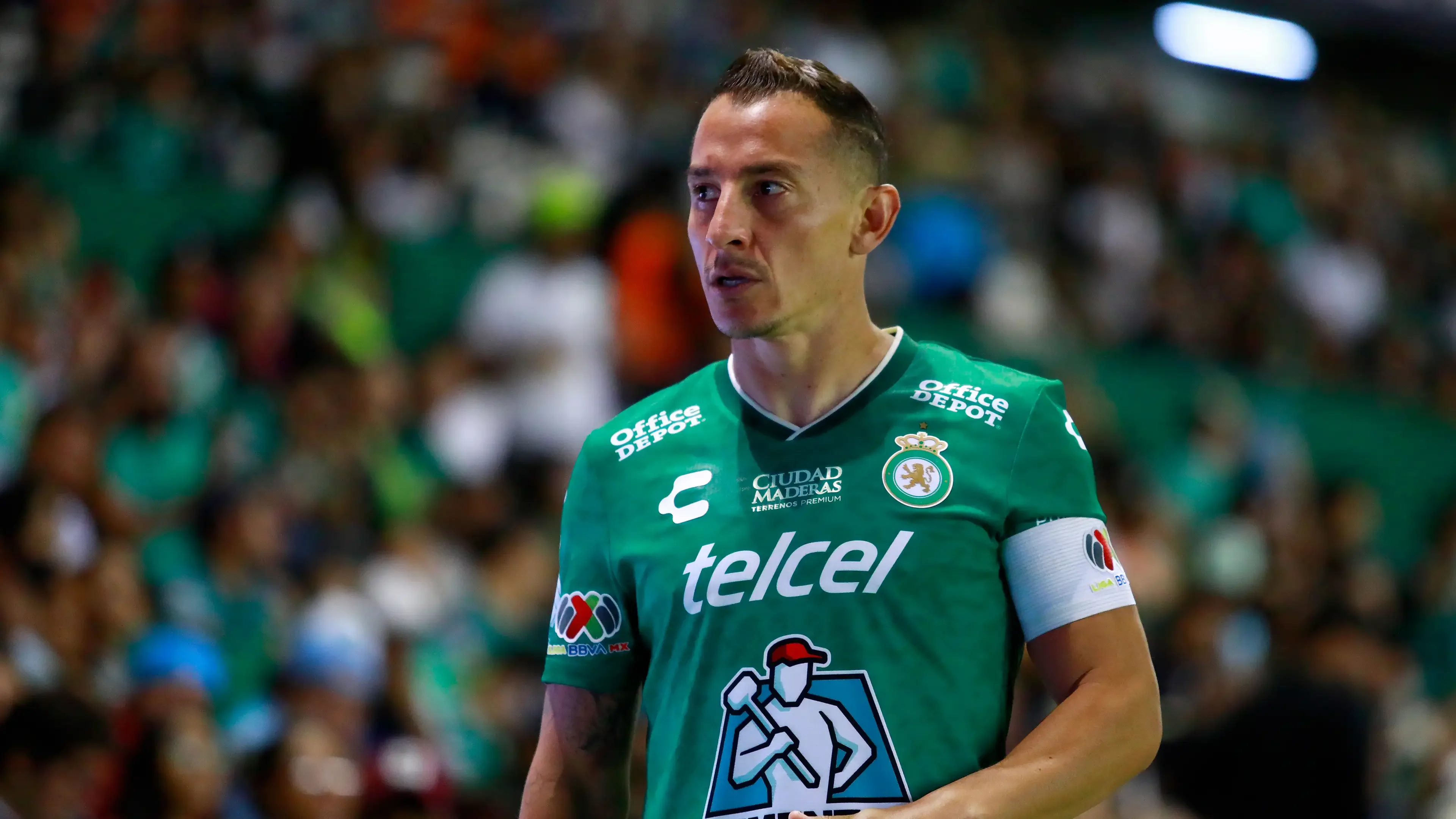 Mexican midfielder Guardado announces retirement