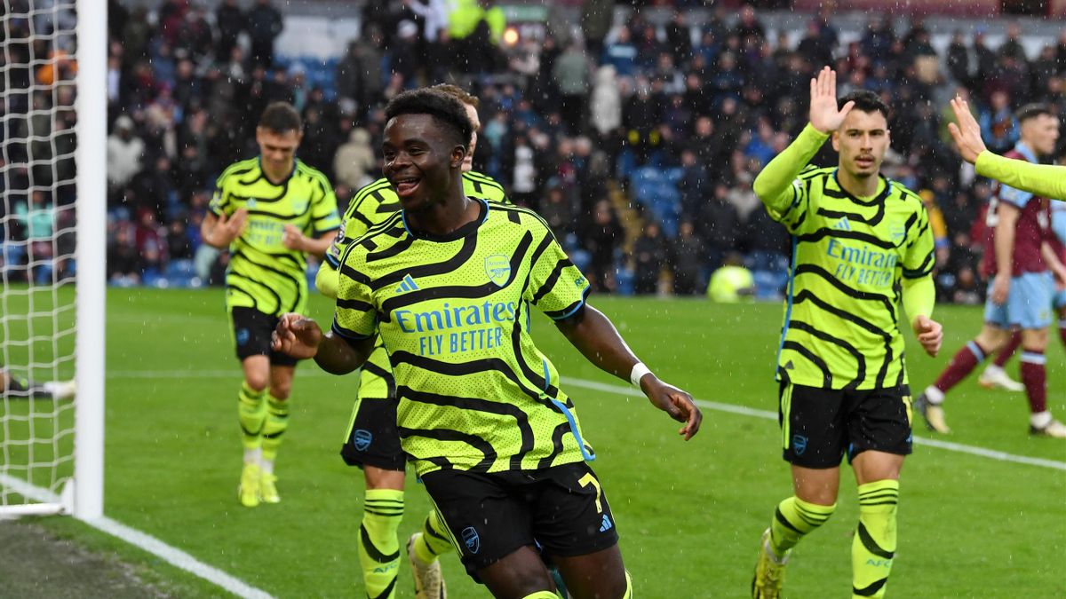 Burnley 0-5 Arsenal: Saka scores twice as Gunners thrash hosts to boost title bid