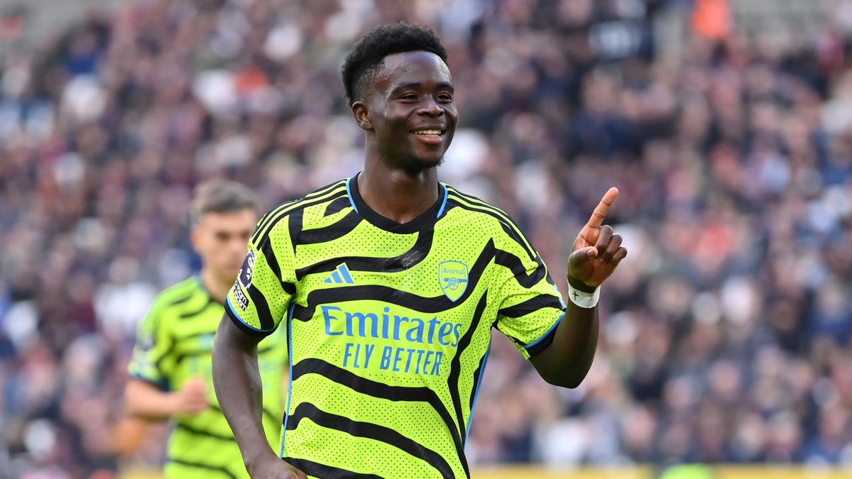 West Ham 0-6 Arsenal: Gunners hit Hammers for six in dominant performance