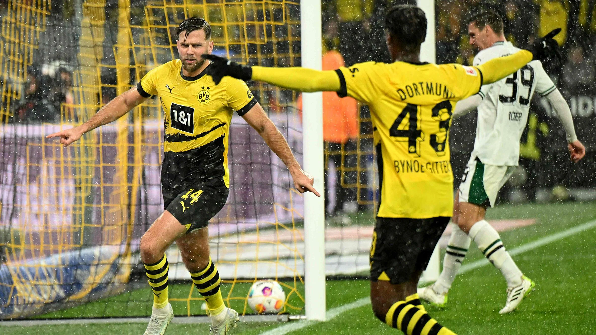 Dortmund 4-2 Gladbach: Füllkrug sparks stirring comeback for hosts